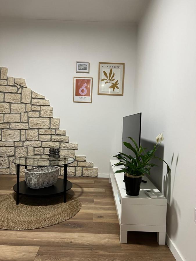 Cinderella Apartment With Free Parking Pula Buitenkant foto